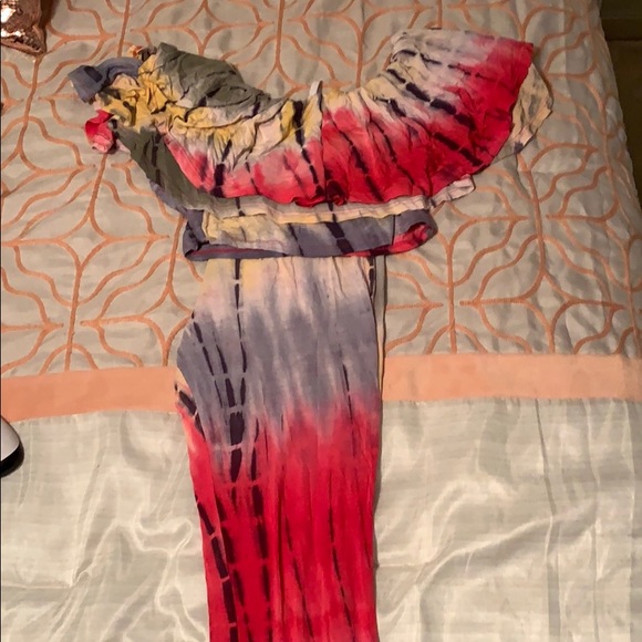 A two piece outfit - Picture 1 of 1